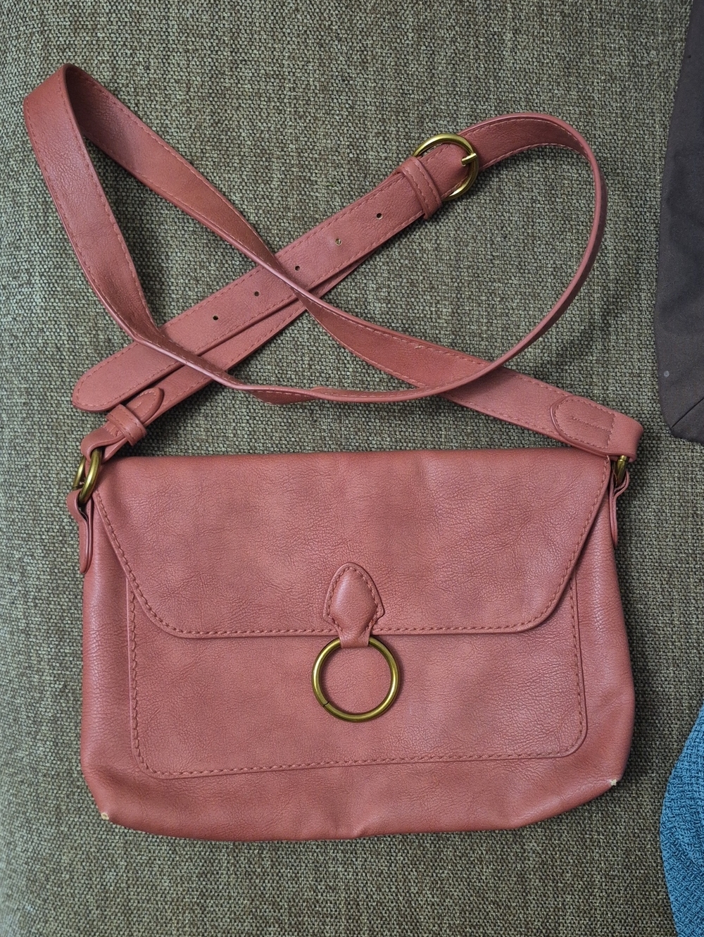 Universal Thread purse